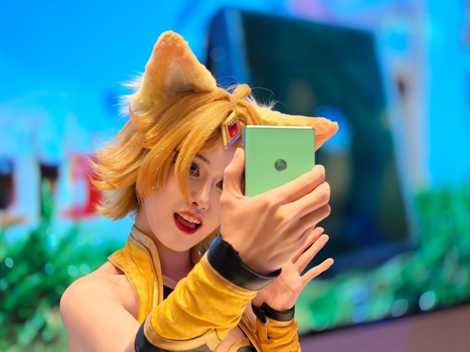 5月8日晚联想新品发布，moto razr 60系列亮点十足