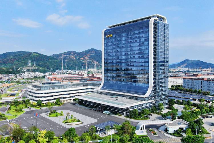 5月20日宁德时代正式登陆港交所，首日表现强劲且市值突破万亿