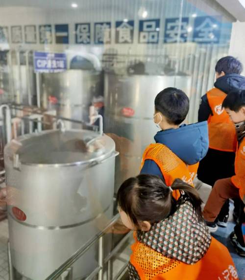 玉林日报小记者团参观广西明旺食品有限公司,探秘旺仔牛奶生产(图2) 玉林日报小记者团参观广西明旺食品有限公司,探秘旺仔牛奶生产(图2)