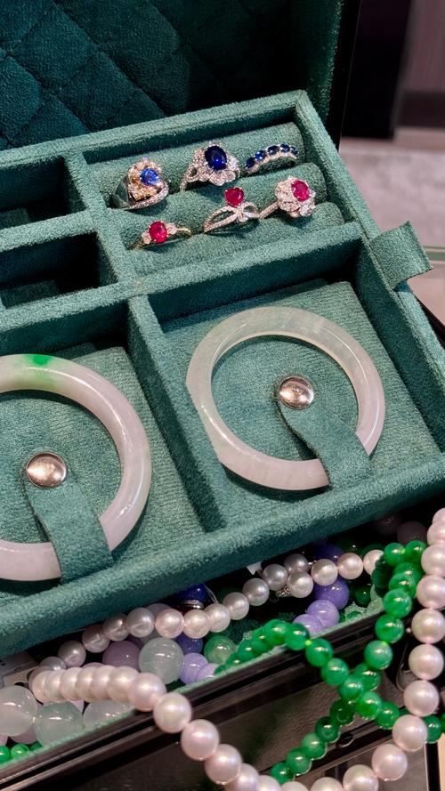 卖珠宝：是梦寐以求的职业？还是充满艰辛的工作？