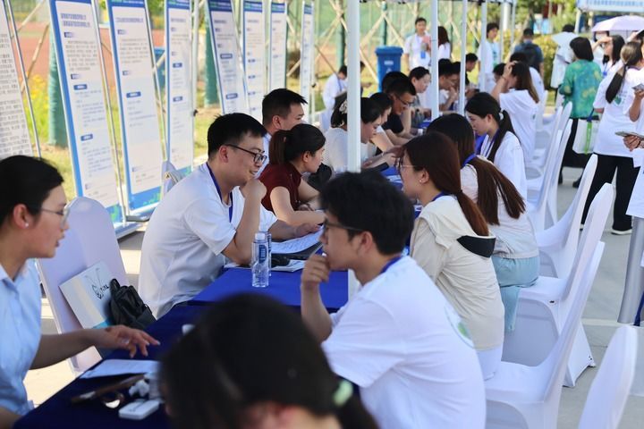 决胜‘十四五’打好收官战,新华社系列报道展现发展新局(图4) 决胜‘十四五’打好收官战,新华社系列报道展现发展新局(图4)