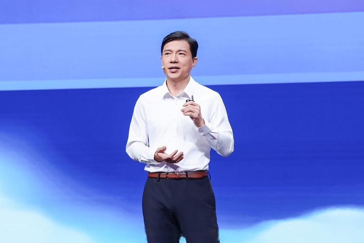 从北大到硅谷，再到百度创始人：李彦宏的创业传奇与成功启示(图2)