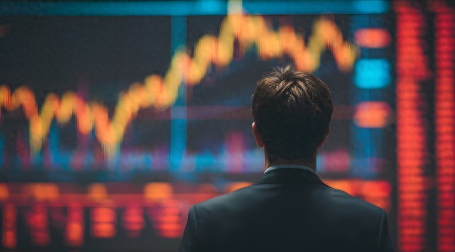 股票缩量大盘跳水，市场主线散乱是护盘还是真下跌？