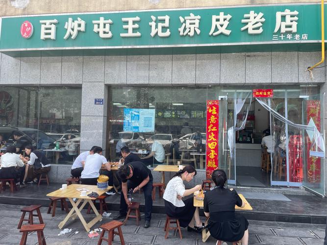 不起眼小生意利润惊人，夫妻档卖凉皮夹馍月入轻松过万