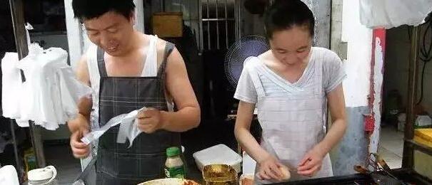 不起眼小生意赚大钱：凉皮肉夹馍、手机贴膜、烤面筋等案例