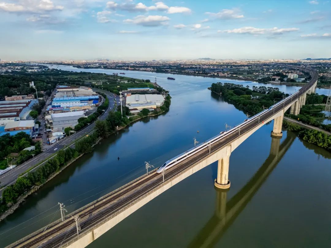 前三季度中国国家铁路集团有限公司营业总收入及盈利情况(图5) 前三季度中国国家铁路集团有限公司营业总收入及盈利情况(图5)