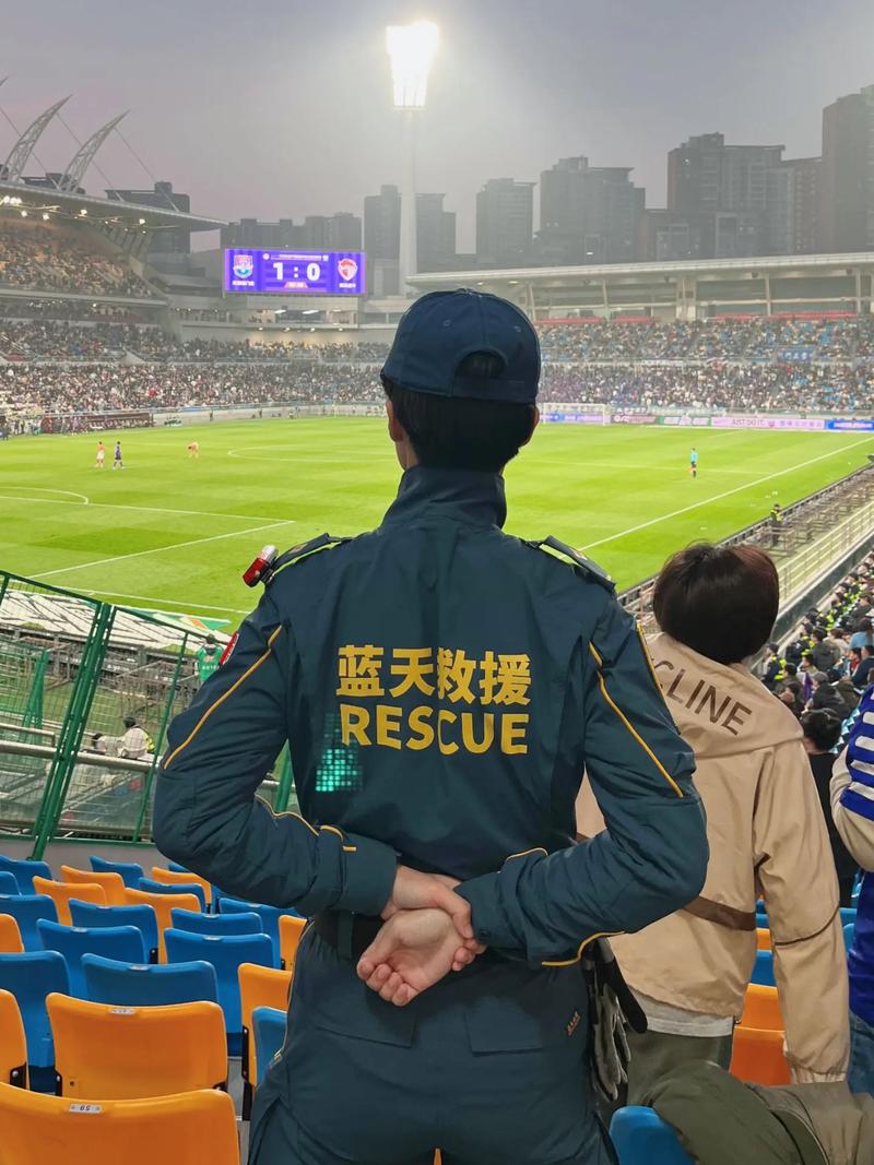 泰达主场比赛明日打响!球迷用品店啥样?投资要多少?(图15) 泰达主场比赛明日打响!球迷用品店啥样?投资要多少?(图15)