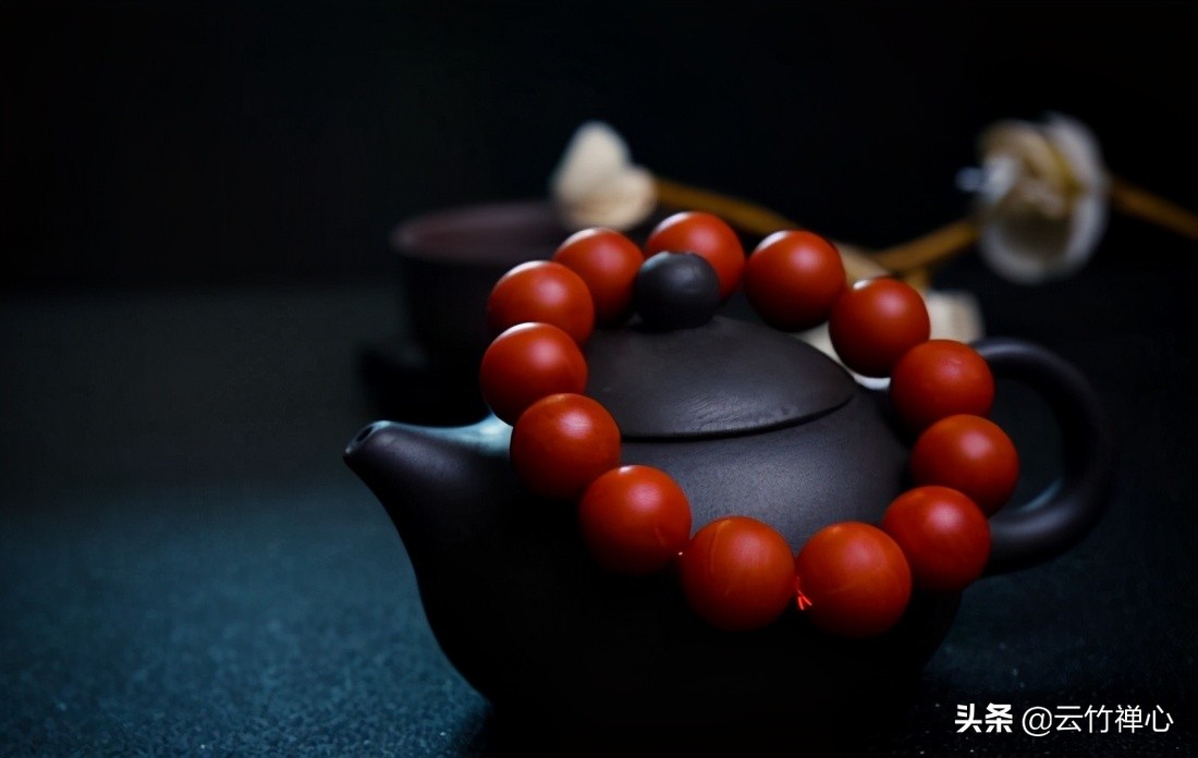 南红盘玩后油润感更强,红得更透更亮(图5) 南红盘玩后油润感更强,红得更透更亮(图5)