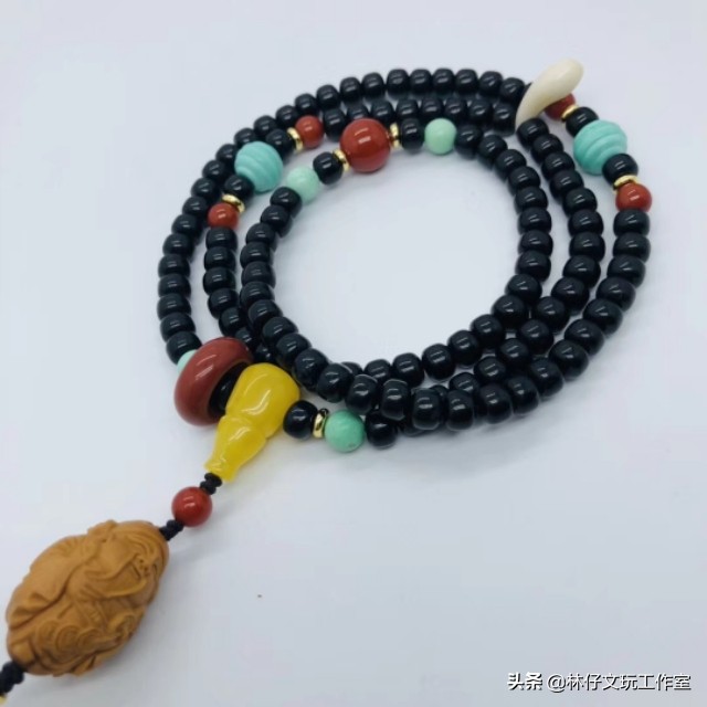 南红盘玩后颜色变红润，搭配更出彩