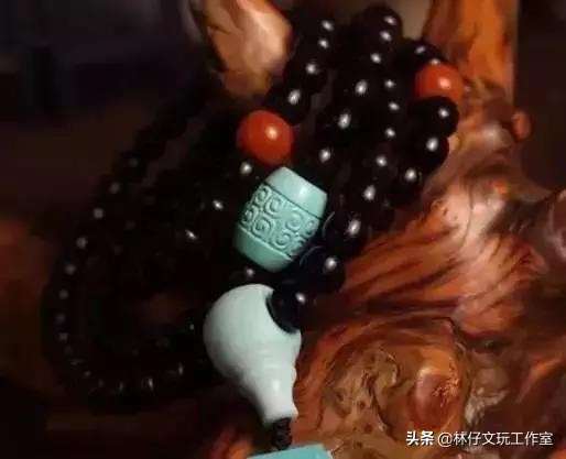 南红盘玩后颜色变红润,搭配更出彩(图28) 南红盘玩后颜色变红润,搭配更出彩(图28)