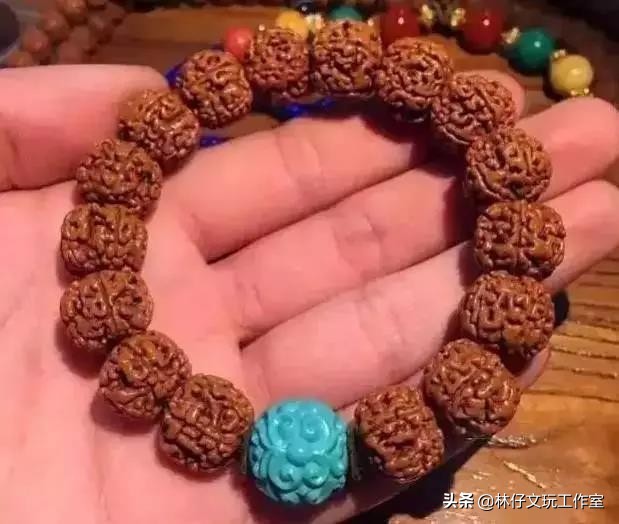 南红盘玩后颜色变红润,搭配更出彩(图4) 南红盘玩后颜色变红润,搭配更出彩(图4)