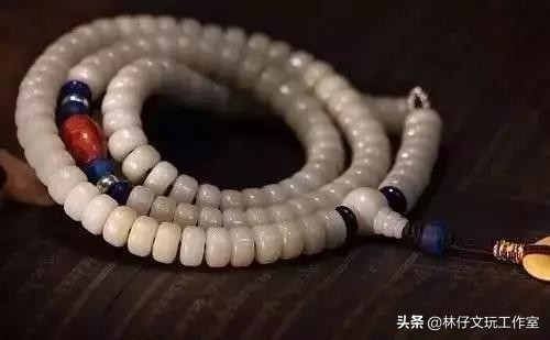 南红盘玩后颜色变红润,搭配更出彩(图35) 南红盘玩后颜色变红润,搭配更出彩(图35)