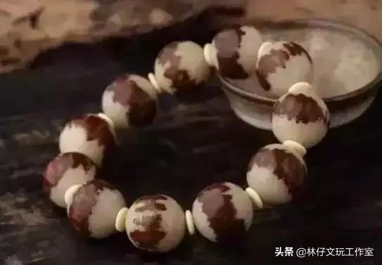 南红盘玩后颜色变红润,搭配更出彩(图36) 南红盘玩后颜色变红润,搭配更出彩(图36)