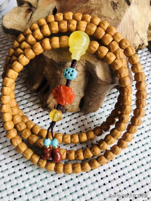 南红盘玩后颜色变红润,搭配更出彩(图38) 南红盘玩后颜色变红润,搭配更出彩(图38)