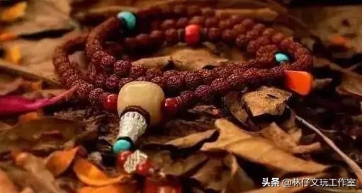 南红盘玩后颜色变红润,搭配更出彩(图7) 南红盘玩后颜色变红润,搭配更出彩(图7)